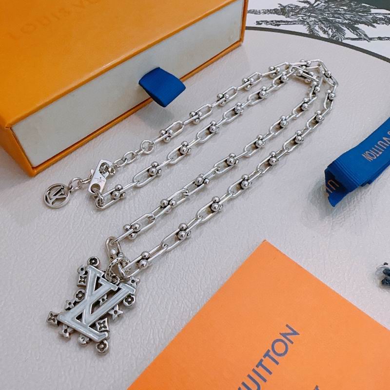Lv Necklace 02yxs16